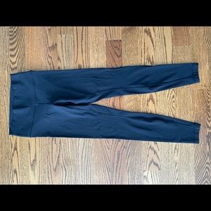 Black Wunder Under 28 inch leggings - Size 6